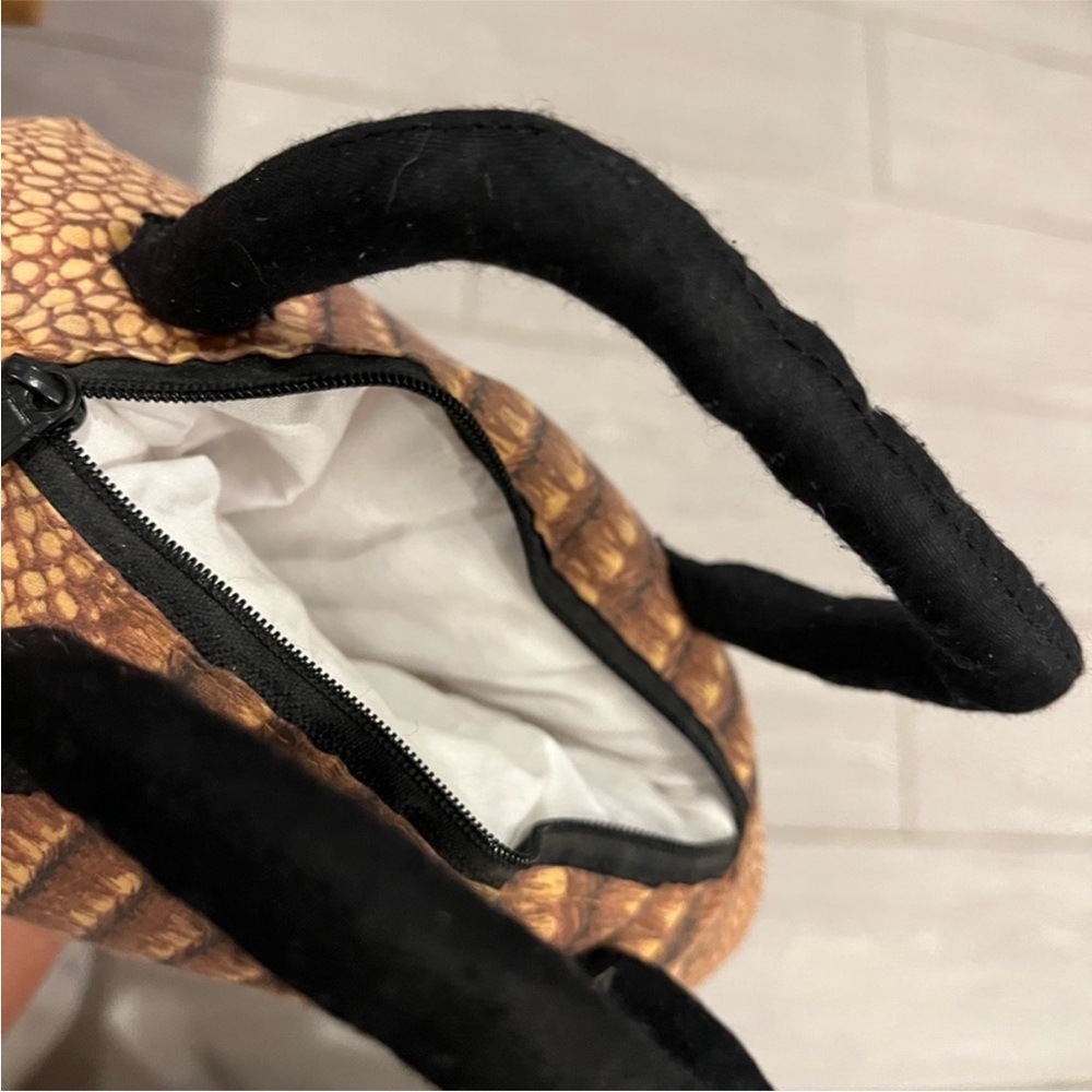 Quirky Vintage  1996 Accoutrements Armadillo Handbag! #1 - Picture 9 of 13